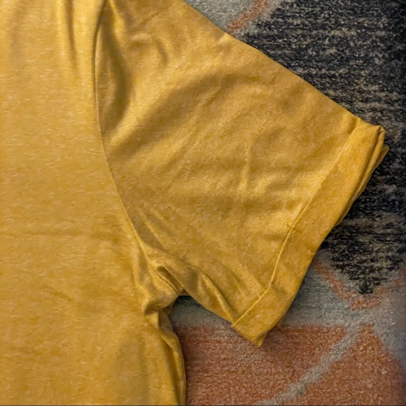 Here’s to Strong Women Tee - Picture 4 of 6